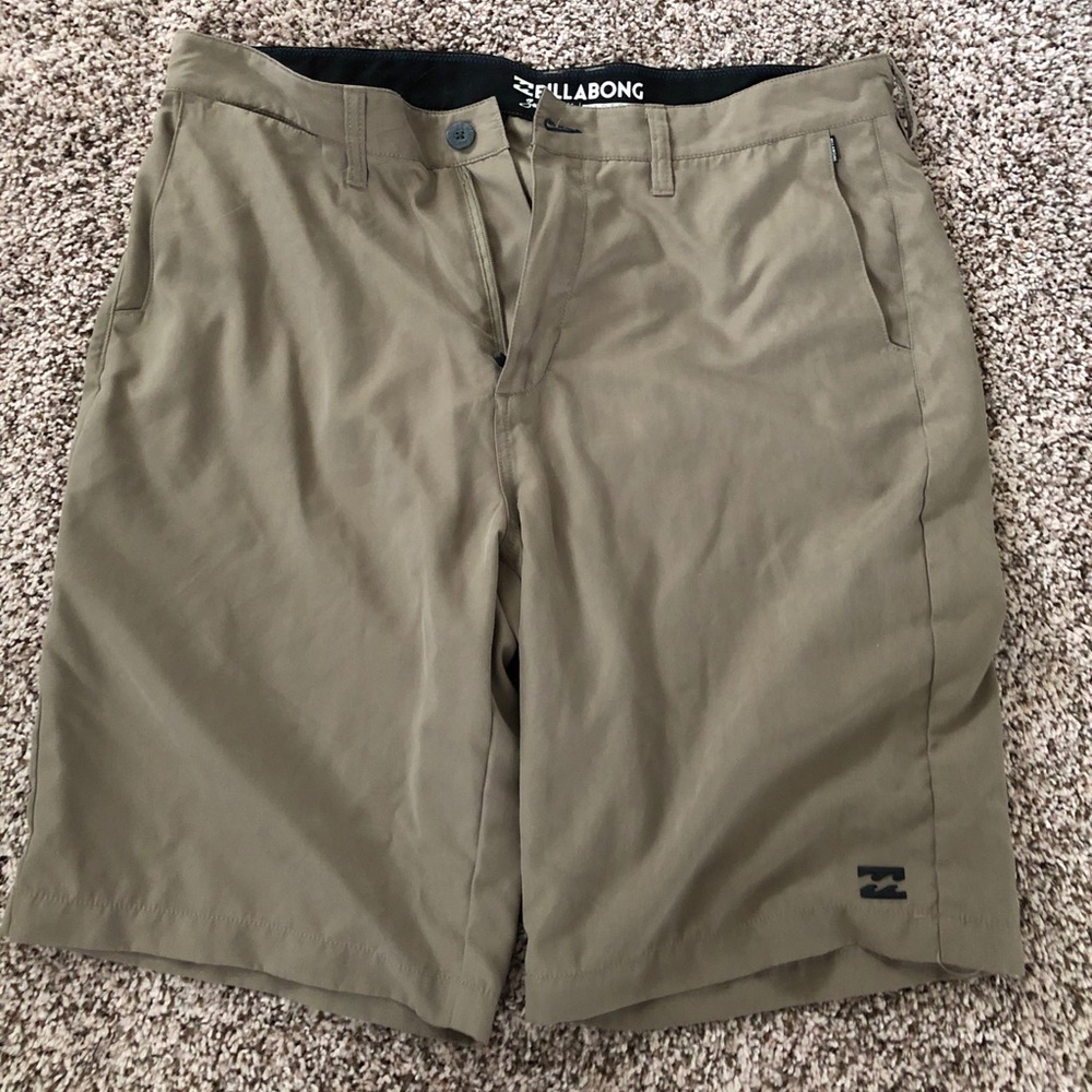 Men’s khaki shorts